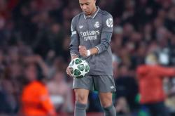 欧洲足球冠军联赛胜者已现，下轮对决备受期待