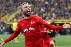 包含奥地利队在比赛中战平对手，获得宝贵一分的词条