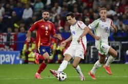 包含西班牙队疾步前进，欧洲杯突围金贵的词条