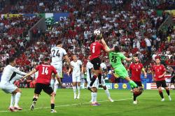 西班牙队在对阵格鲁吉亚比赛中取得胜利