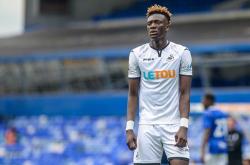 斯旺西客场逆转，冲击升级资格的简单介绍