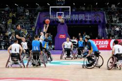 体育精神在篮球场上持续传承