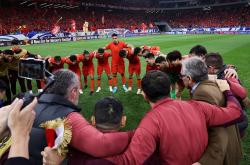 进球后庆祝场面震撼，球队晋级