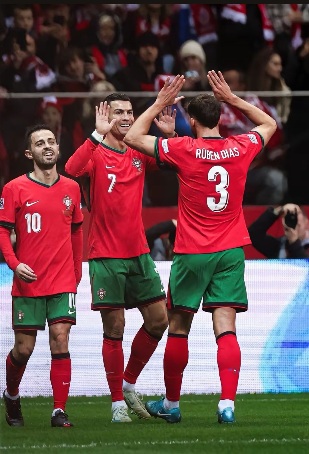 关于葡萄牙队赢得大比分胜利，夺得头名的信息