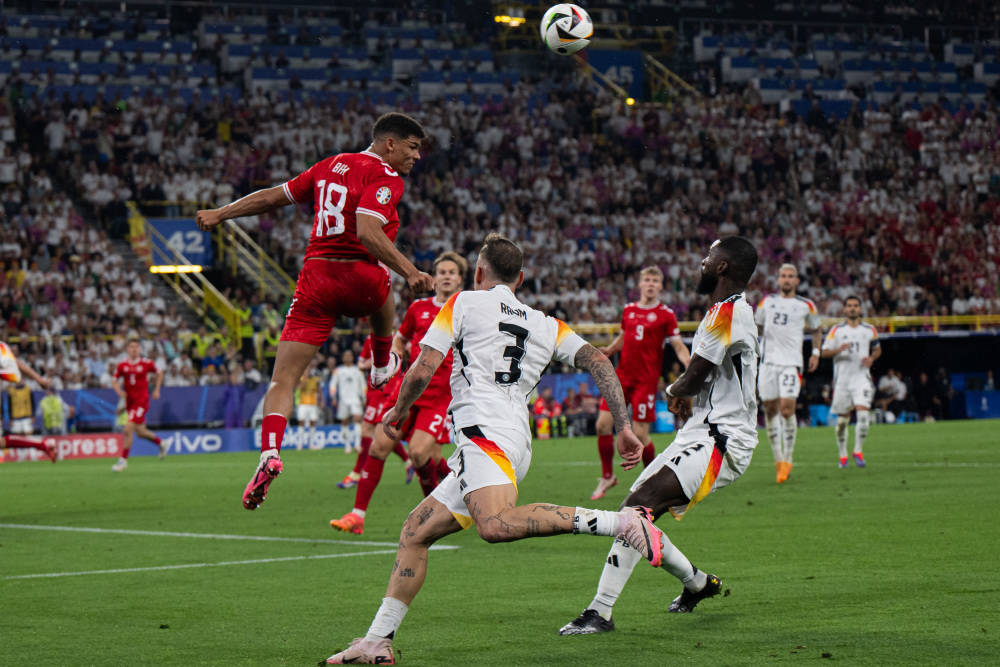 欧洲杯预选赛首轮战果揭晓，意外连连的简单介绍