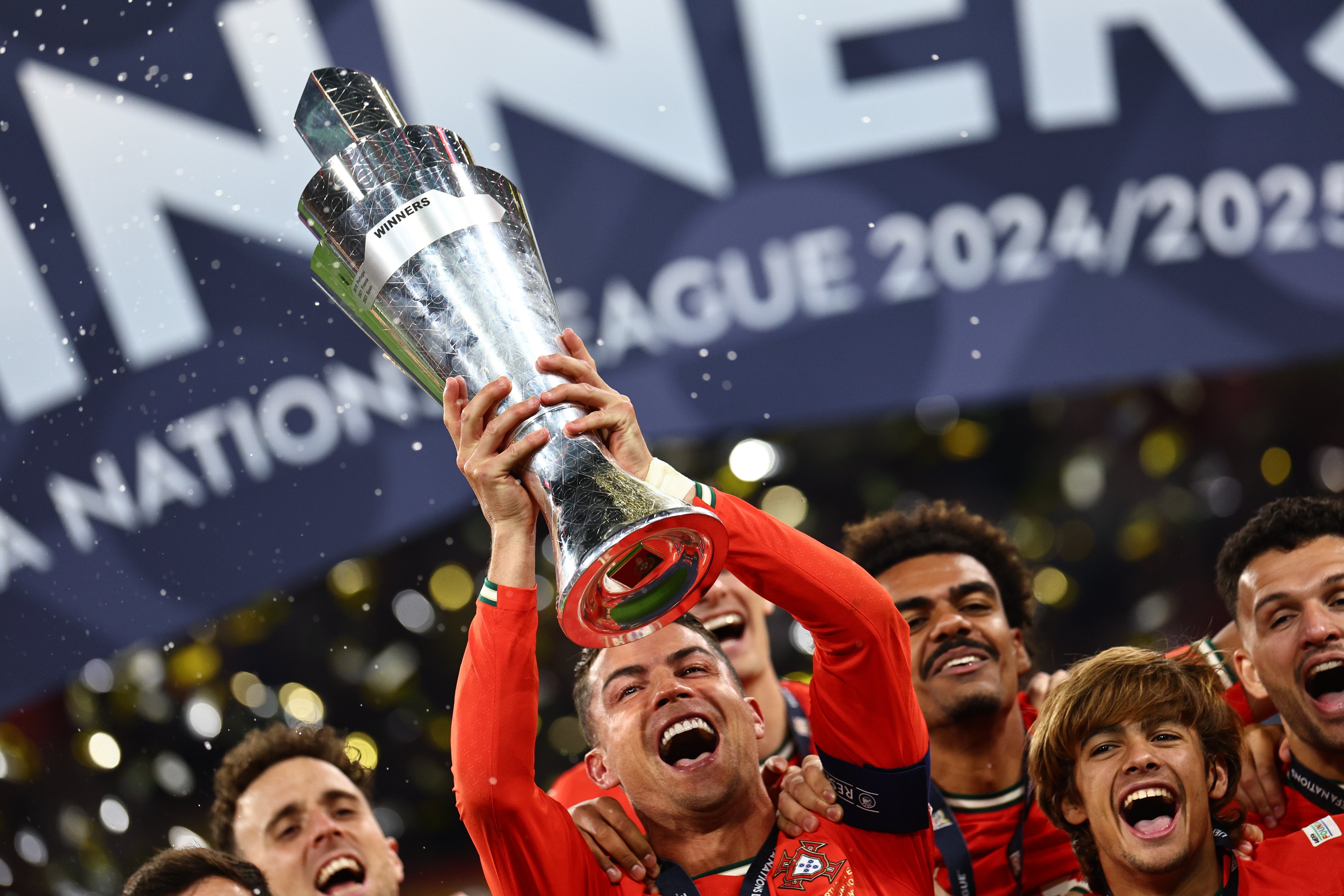 葡萄牙国家队成功晋级，欧预赛生死斗争成功晋级的简单介绍