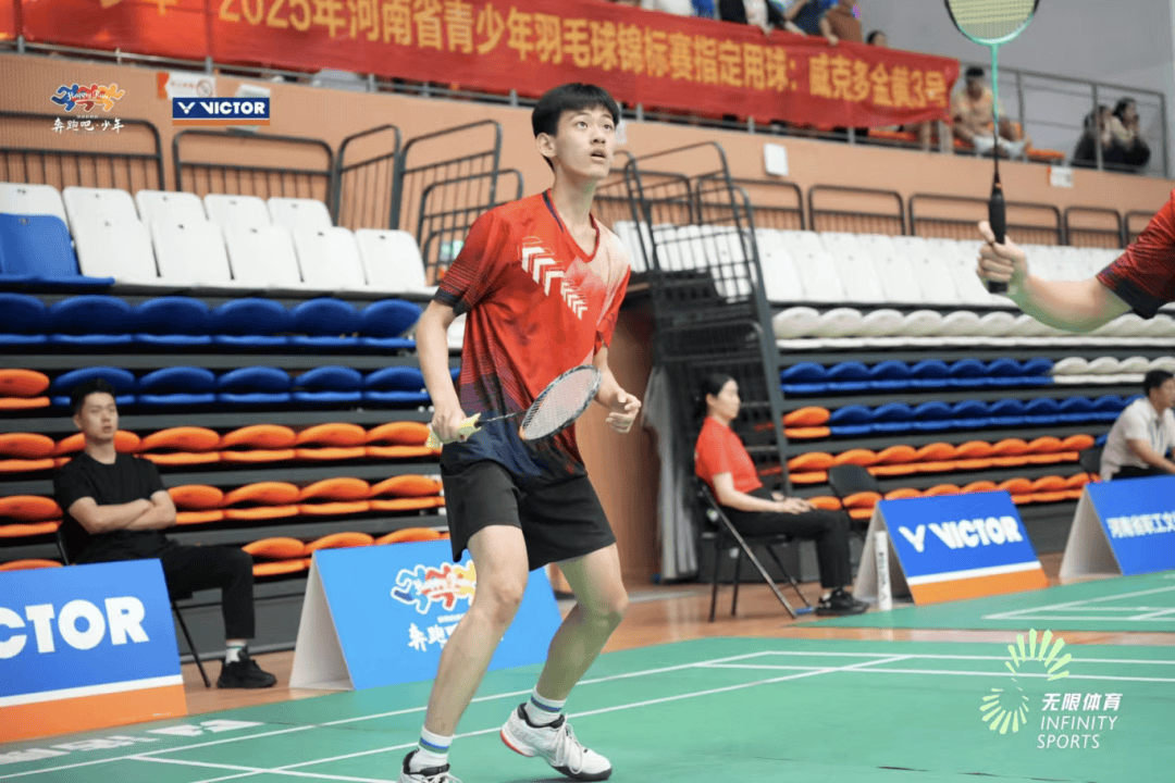 羽毛球赛场精彩绝伦，中国队勇夺多面金牌的简单介绍