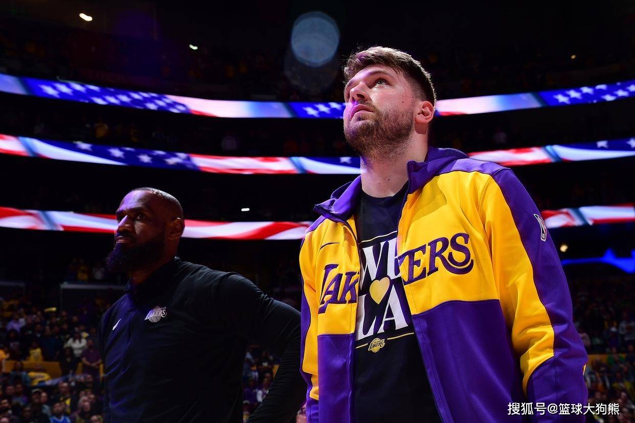 火箭队核心球员表现出色荣膺赛季MVP