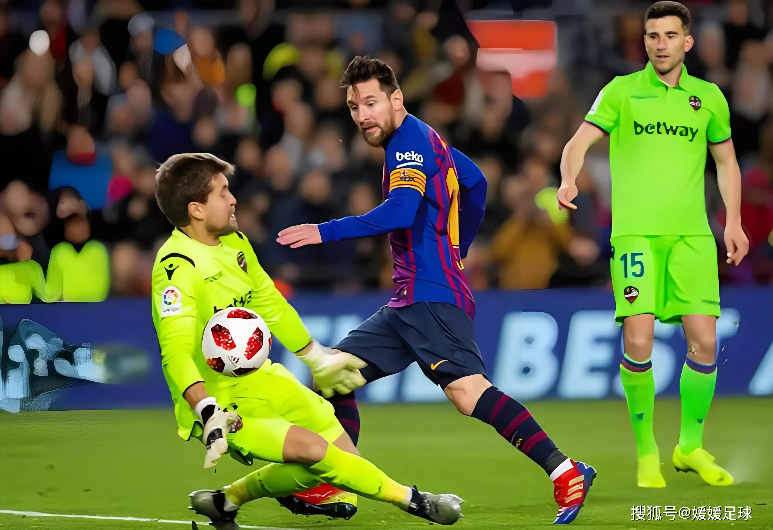 足球联赛争夺激烈，实力对决精彩