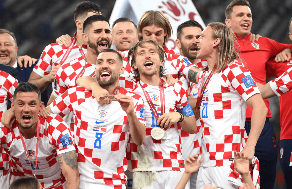 波黑队在比赛中战胜了克罗地亚队，顺利晋级