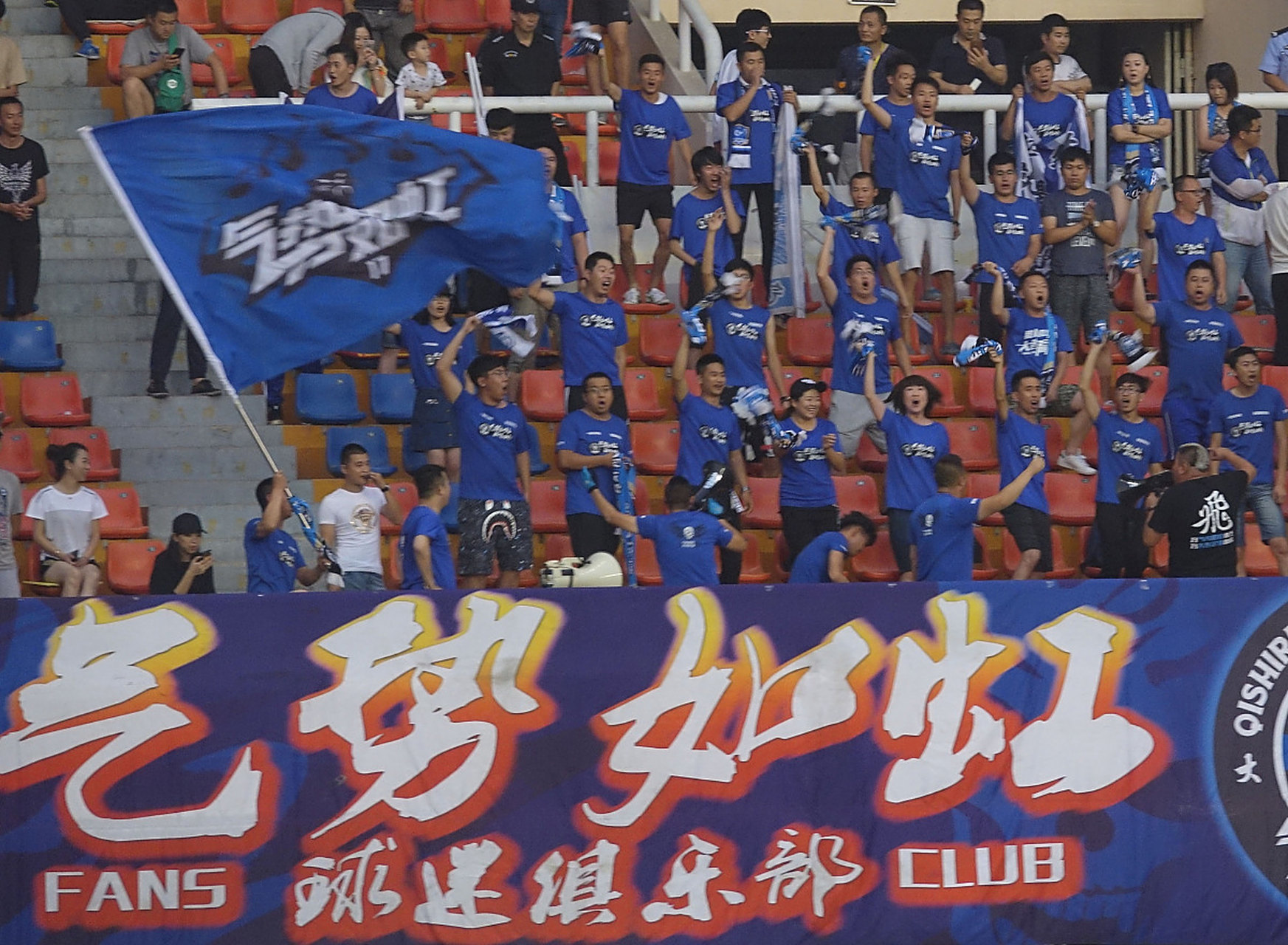 比赛现场火爆场面令人热血沸腾