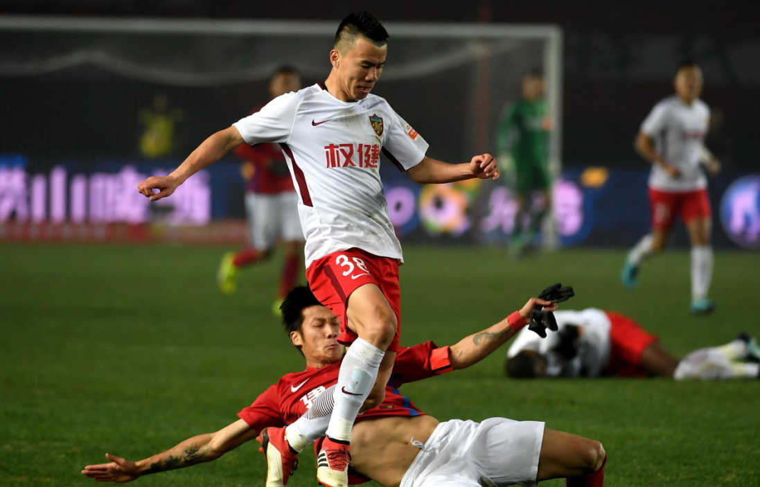 球队新人表现抢眼，备战计划获得新起点