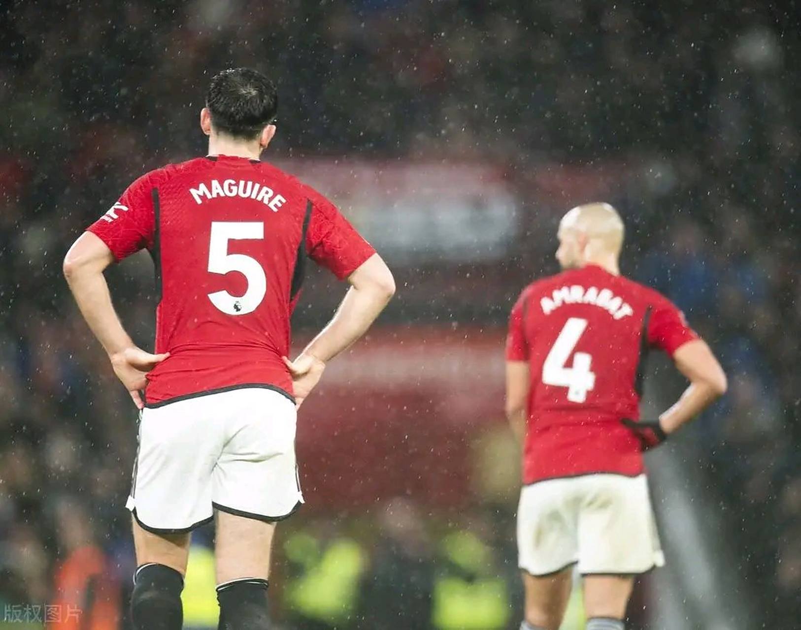 曼联主场不敌伯恩茅斯，遭遇常规赛失利的简单介绍