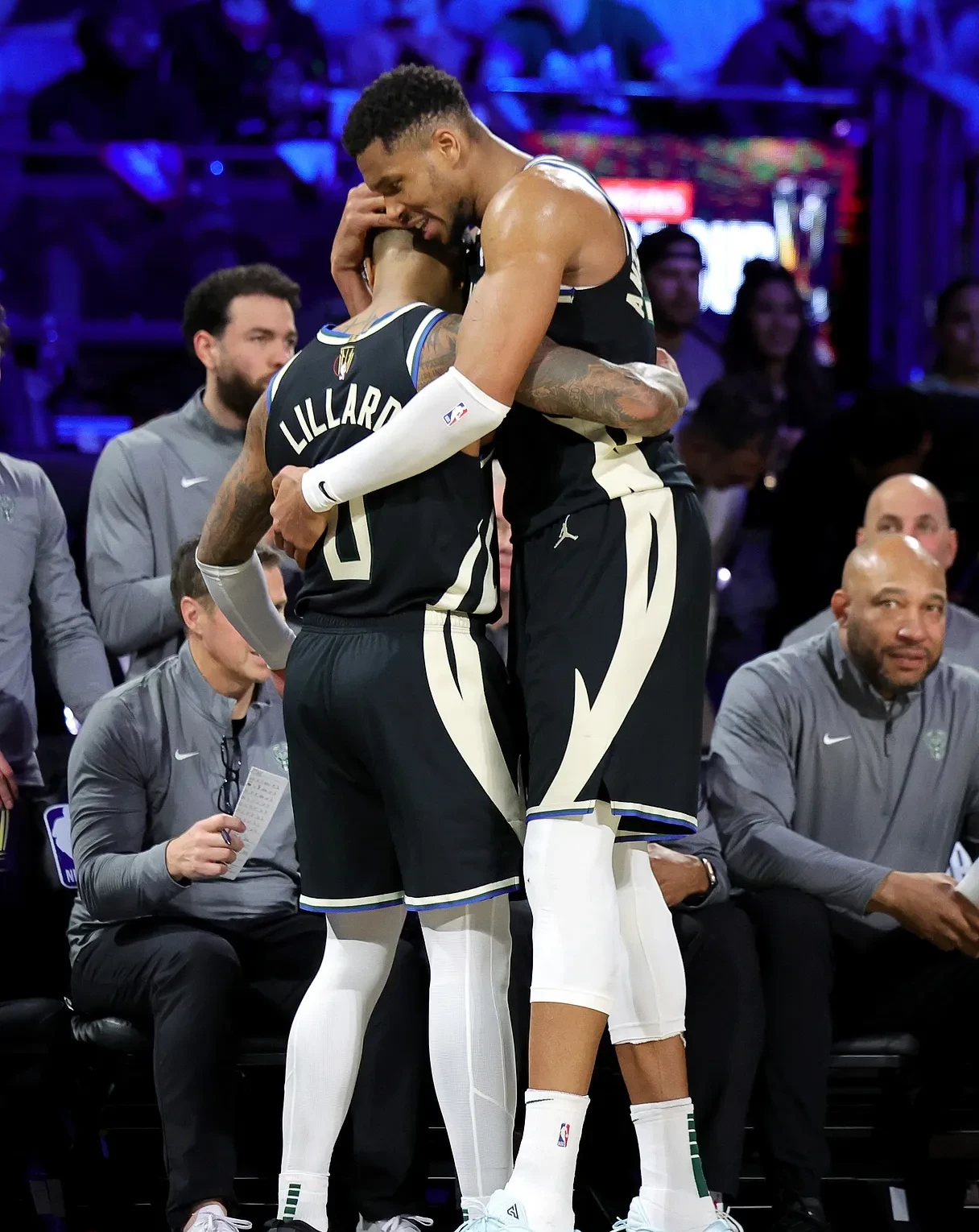 字母哥独揽三双,助雄鹿取得关键胜利 字母哥独揽三双,助雄鹿取得关键胜利