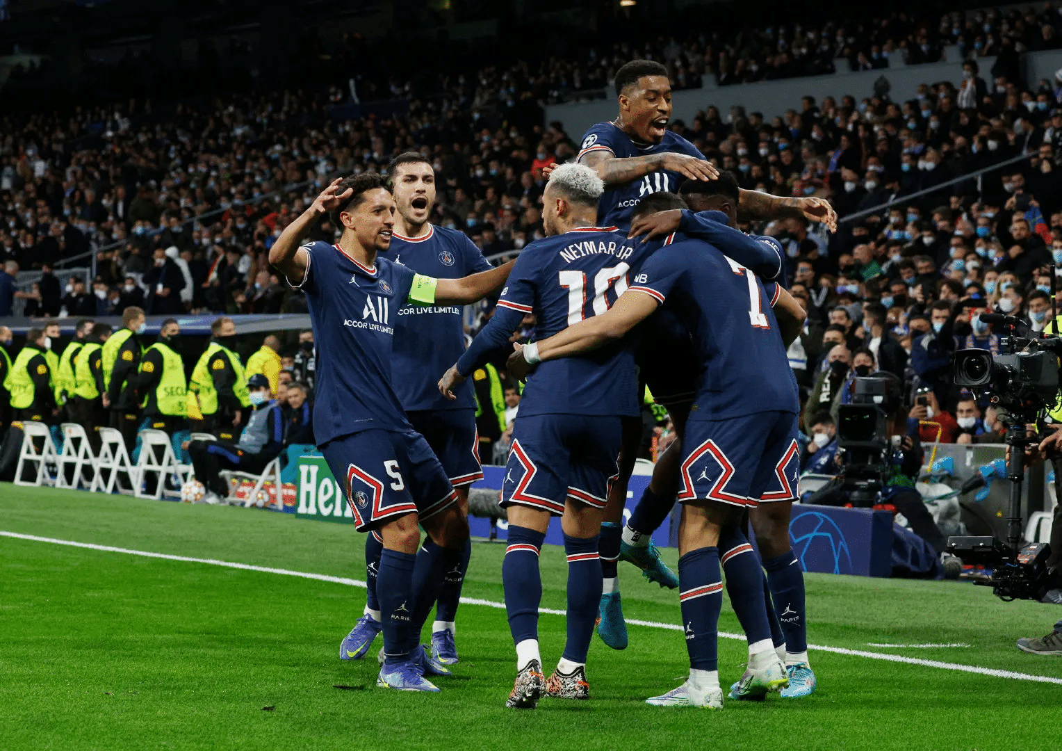 巴黎圣日耳曼防线稳固，绝杀晋级淘汰赛的简单介绍