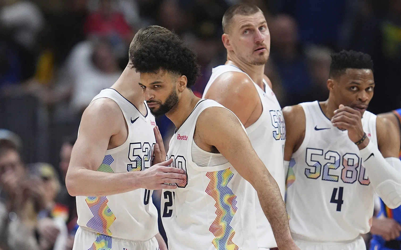 关于掘金在主场氛围壮大，约基奇步履不停的信息