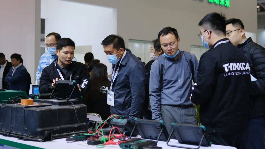 包含法兰克福俱乐部宣布与星球员签订长约的词条