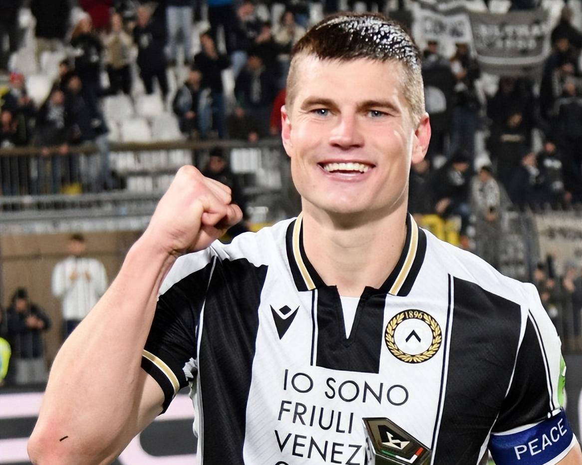 丹麦足球新星获得国家队首秀，表现抢眼