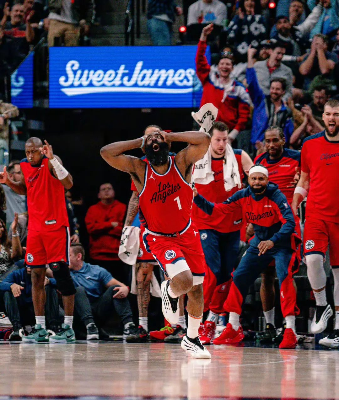 快船主帅强调团队合作，球员默契提升备战季后赛的简单介绍